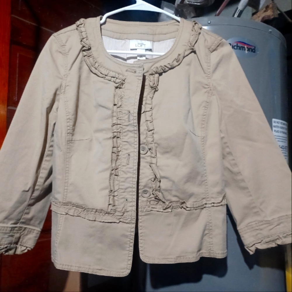 ANN TAYLOR LOFT WOMENS CROPPED JACKET RUFFLES BUTTON UP BIEGE JACKET